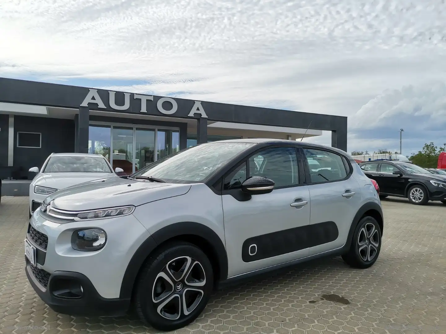 Citroen C3 PureTech 82 GPL Shine Grijs - 1