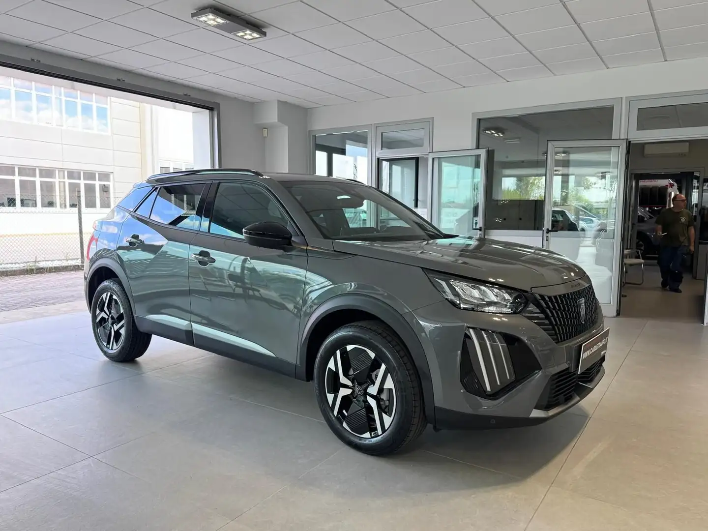 Peugeot 2008 2008 PureTech 100 S&S Allure Grau - 1