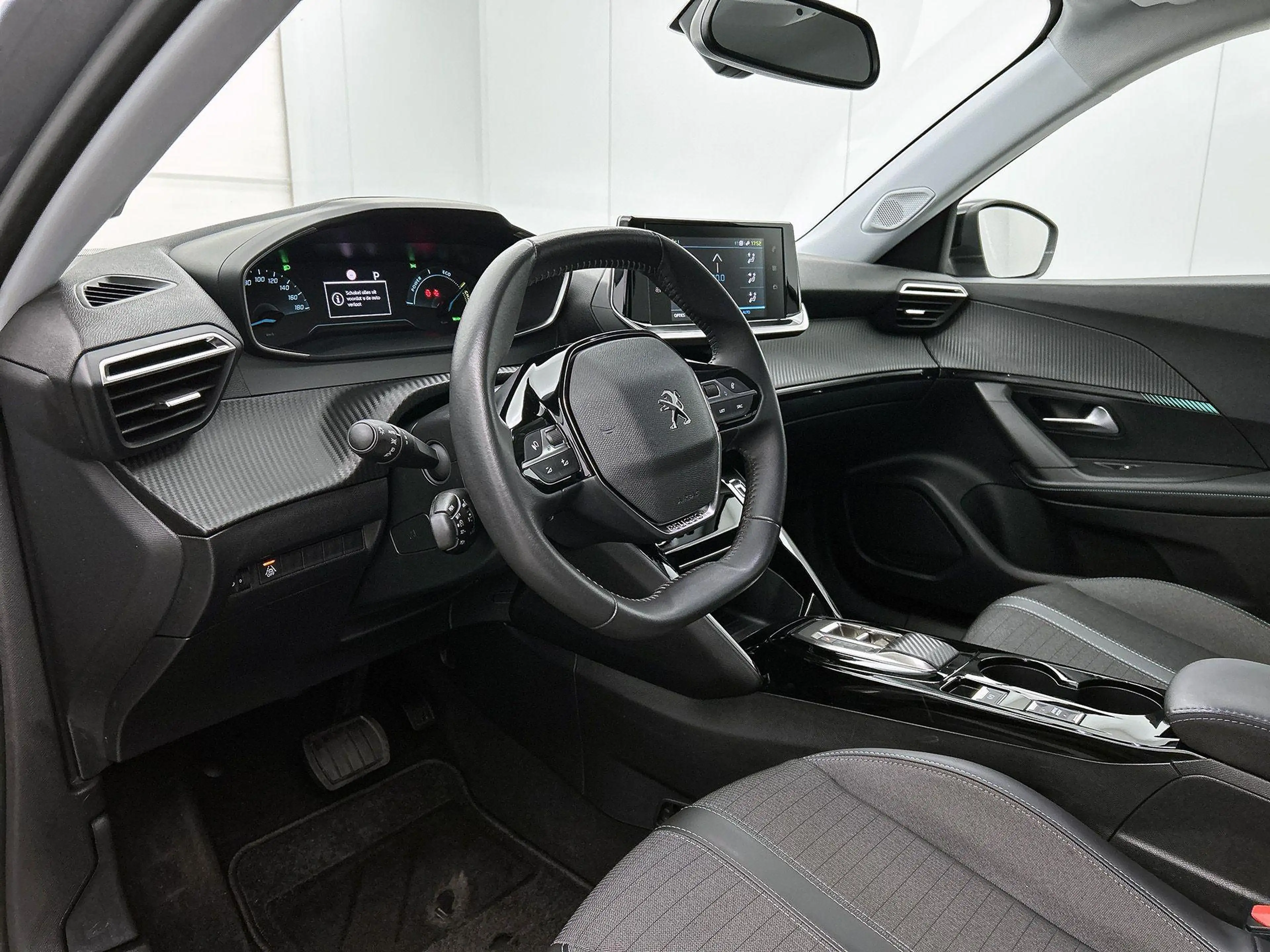Peugeot e-2008 SUV EV Allure 50 kWh 136pk | Navigatie | Climate C — photo 12