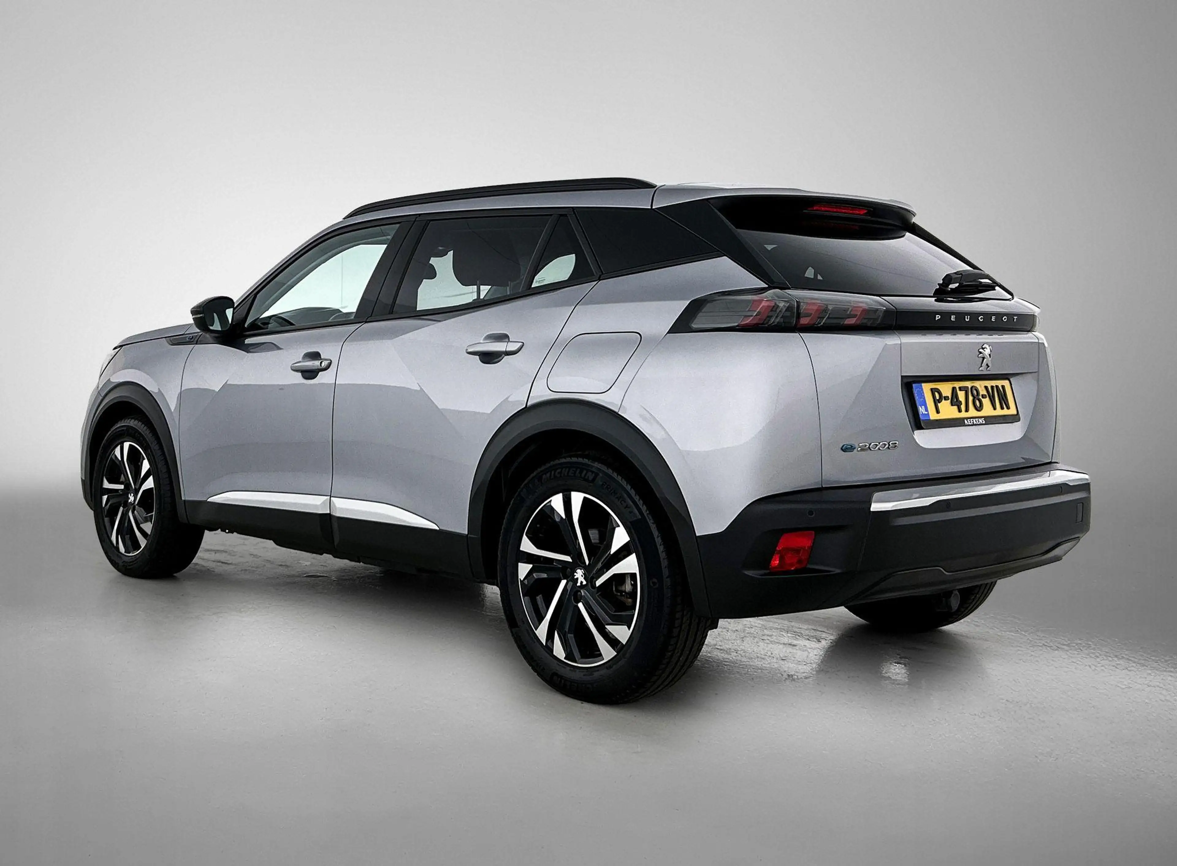 Peugeot e-2008 SUV EV Allure 50 kWh 136pk | Navigatie | Climate C — photo 3
