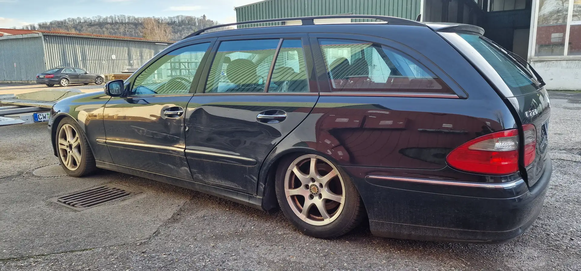 Mercedes-Benz E 220 T CDI Automatik Avantgarde Černá - 2