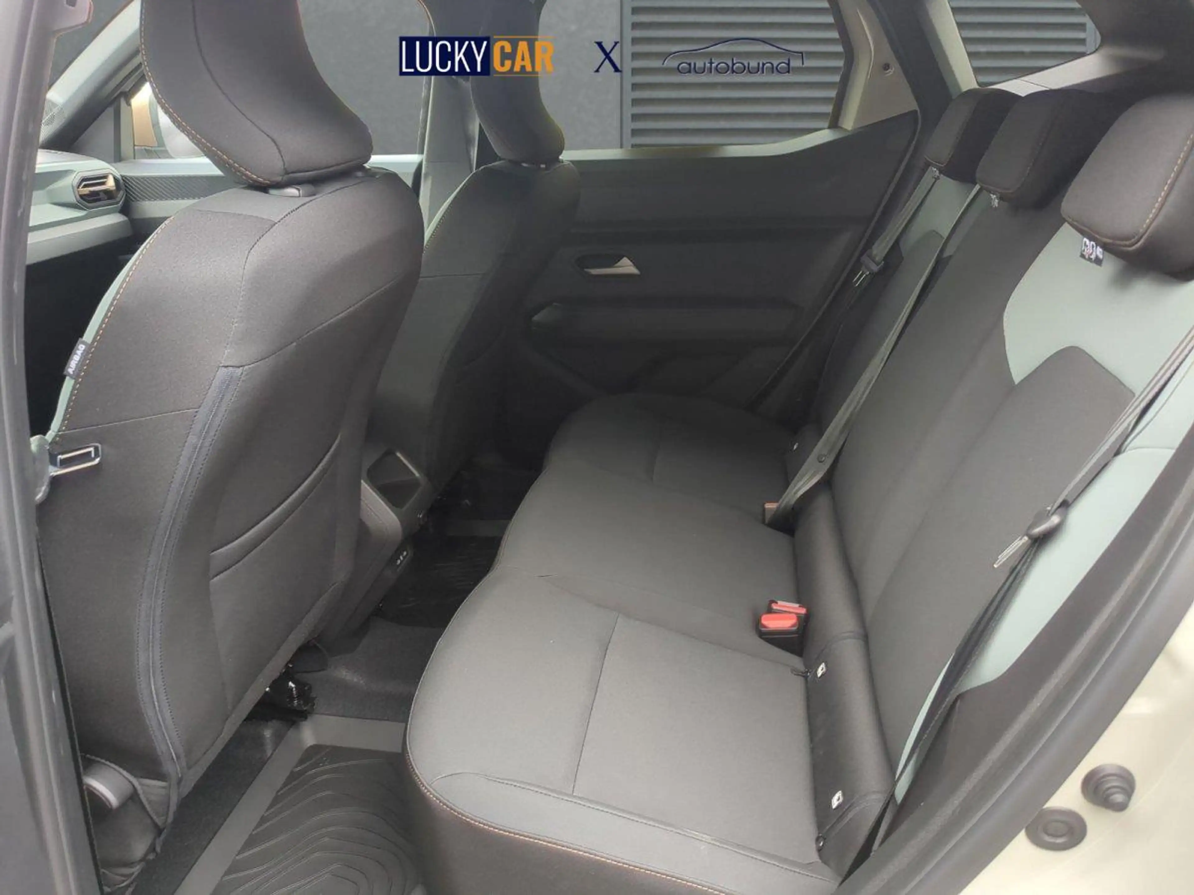 Dacia Duster Extreme SHZ LED RFK PDC Hybrid 155 116 kW (158 ... — photo 6