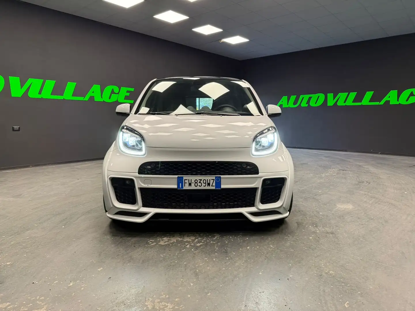 smart forTwo Fortwo III 2015 0.9 t Brabus Style 90cv twinamic Bianco - 2