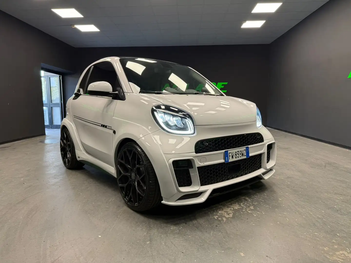 smart forTwo Fortwo III 2015 0.9 t Brabus Style 90cv twinamic Bianco - 1