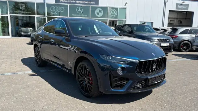 Maserati Levante view 3