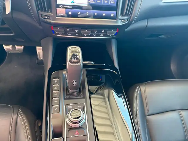 Maserati Levante view 13