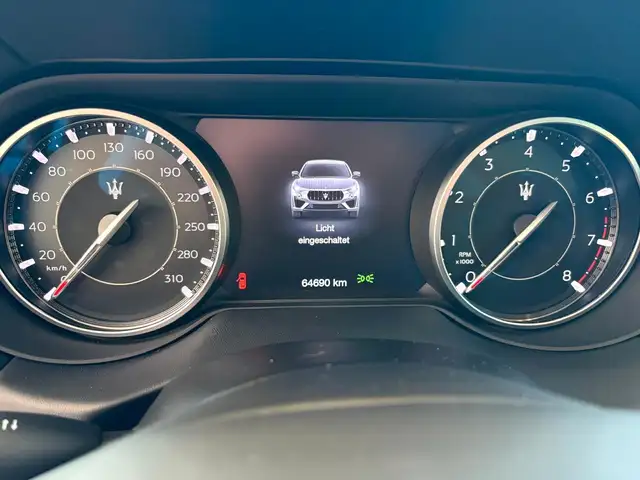 Maserati Levante view 9
