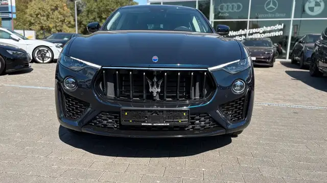 Maserati Levante view 6