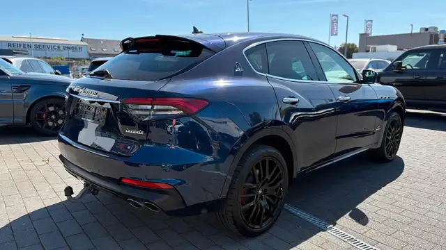 Maserati Levante view 4