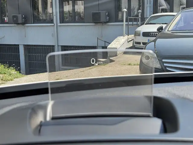 DS Automobiles DS 5 view 15