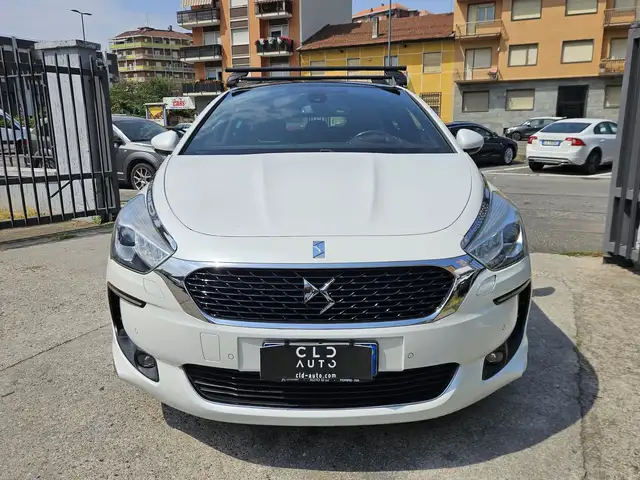 DS Automobiles DS 5 view 2