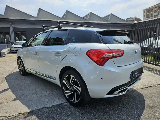 DS Automobiles DS 5 view 6