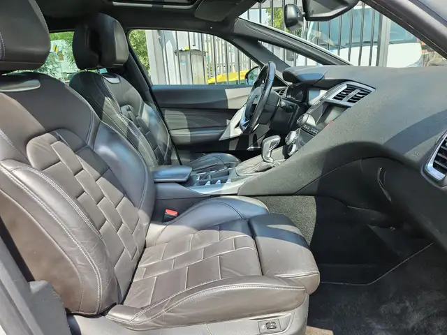 DS Automobiles DS 5 view 10