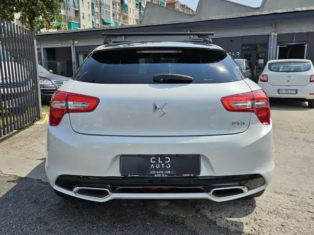 DS Automobiles DS 5 view 5