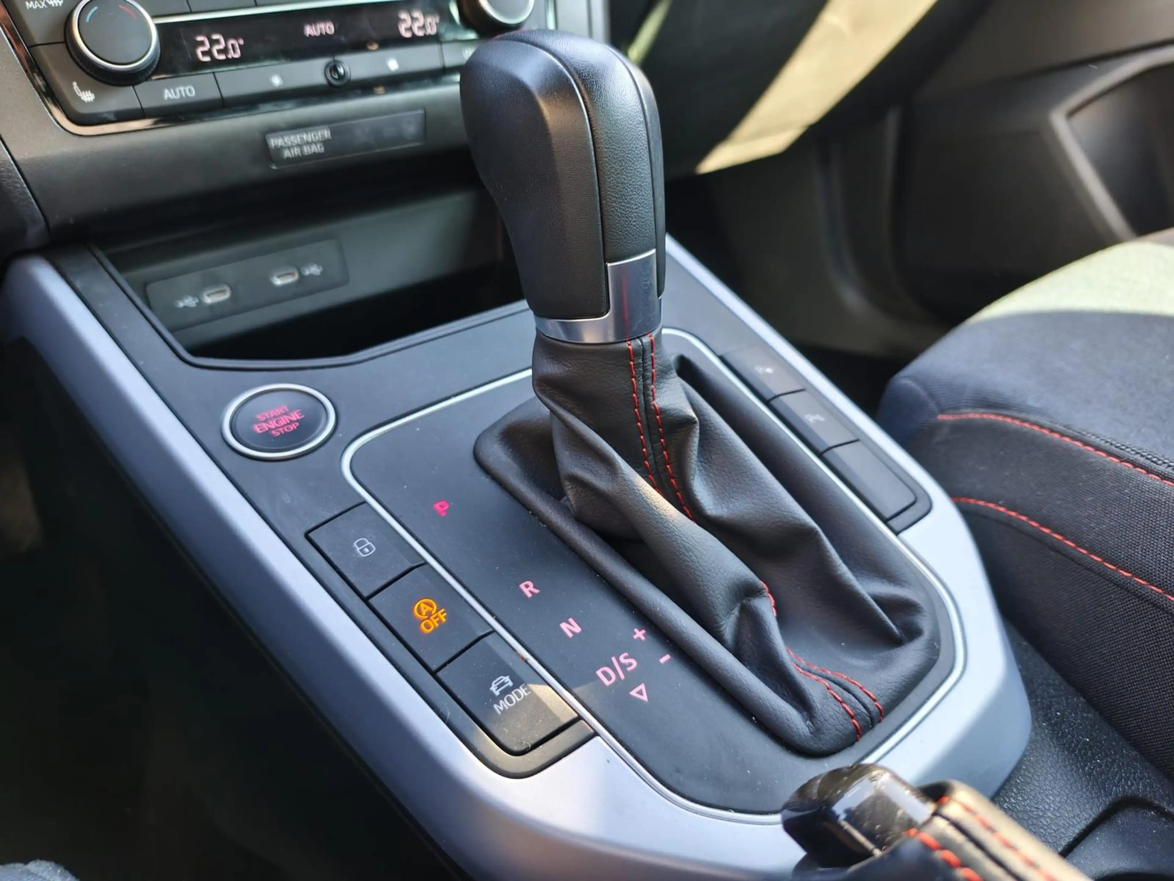 SEAT Arona 1.0 TSI FR Leichter Hagelschaden Kamera Navi LED T — photo 14