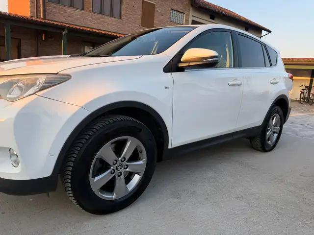 Toyota RAV4 RAV4 2.0 D-4D 2WD Style White Ed.
