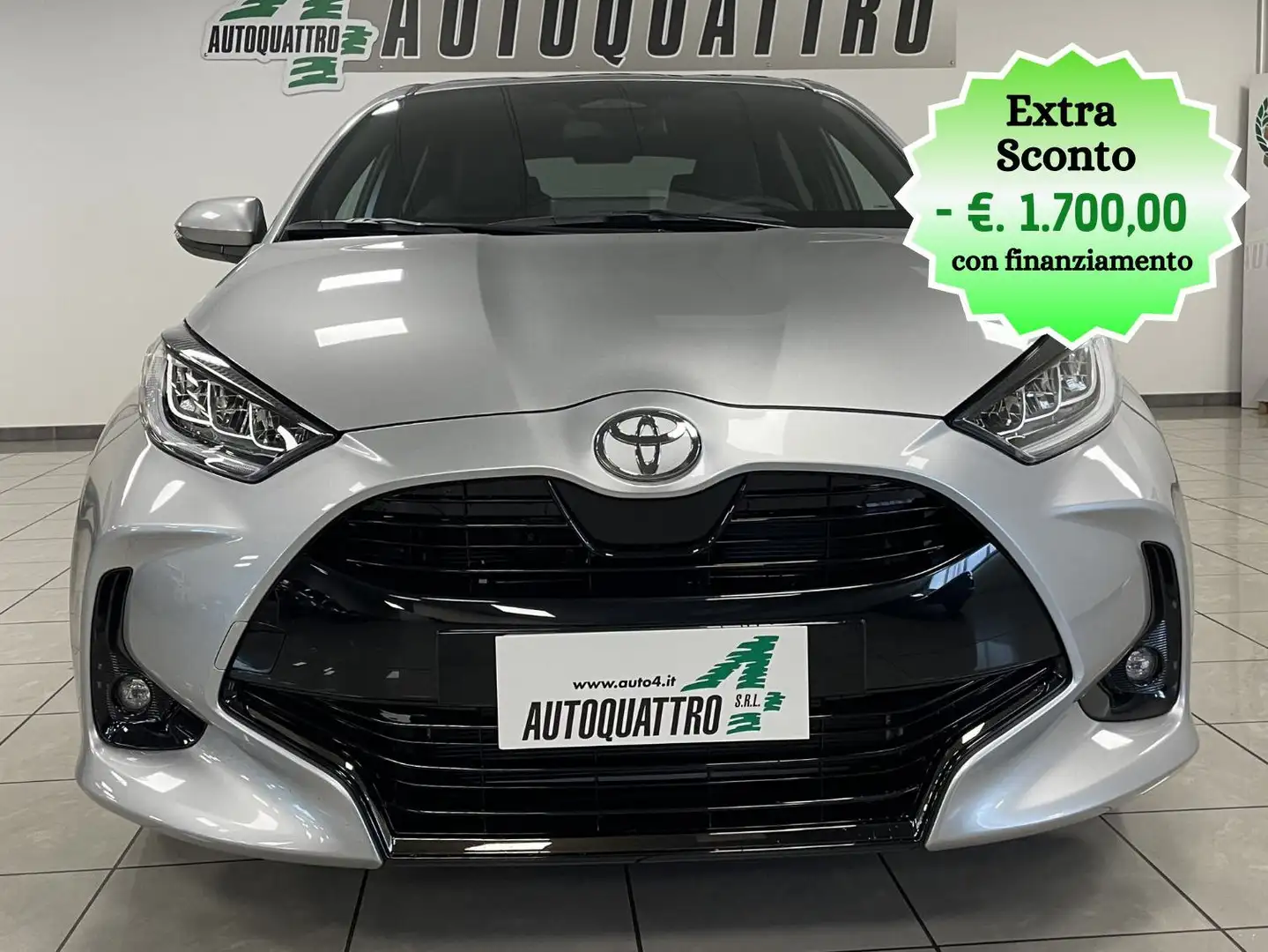 Toyota Yaris YARIS 1.5 HYBRID LOUNGE Argent - 2