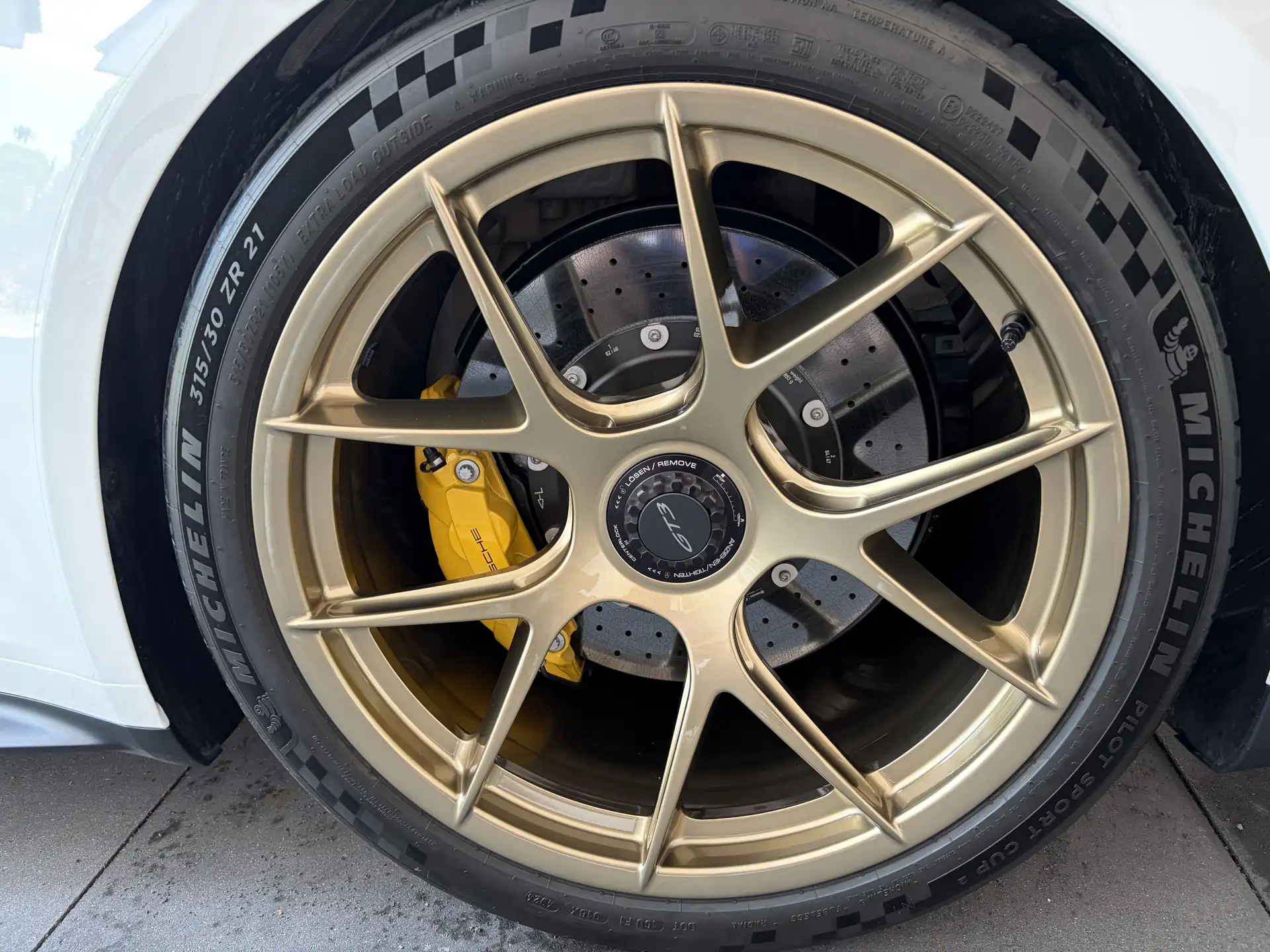 포르쉐 911 GT3 2025 흰색 사진 2