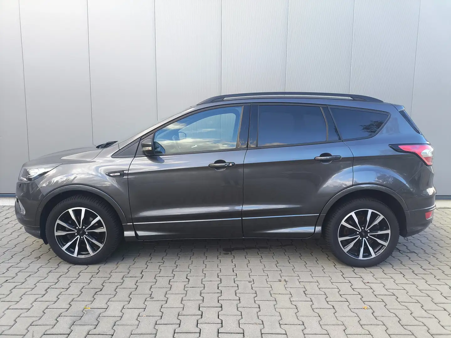 Ford Kuga ST Line * Xenon* *Heckklappe elektrisch* *Navi* Grau - 2