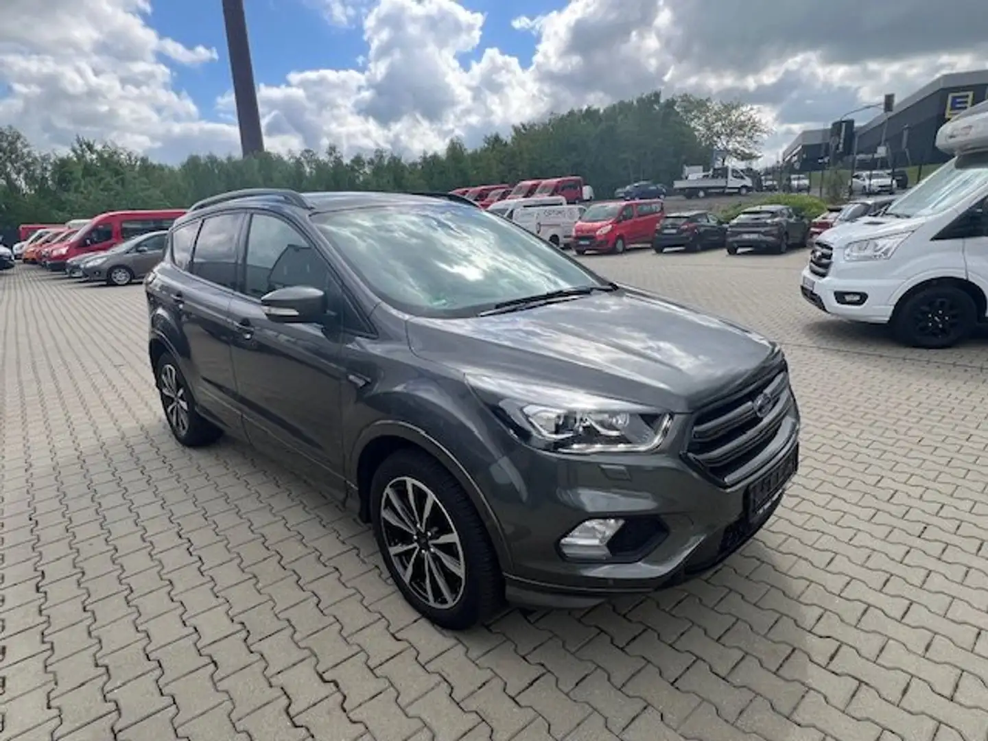 Ford Kuga ST Line Grau - 2