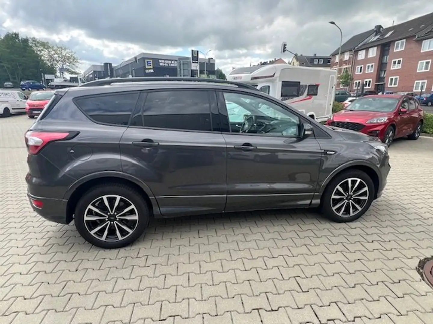 Ford Kuga ST Line Grau - 1