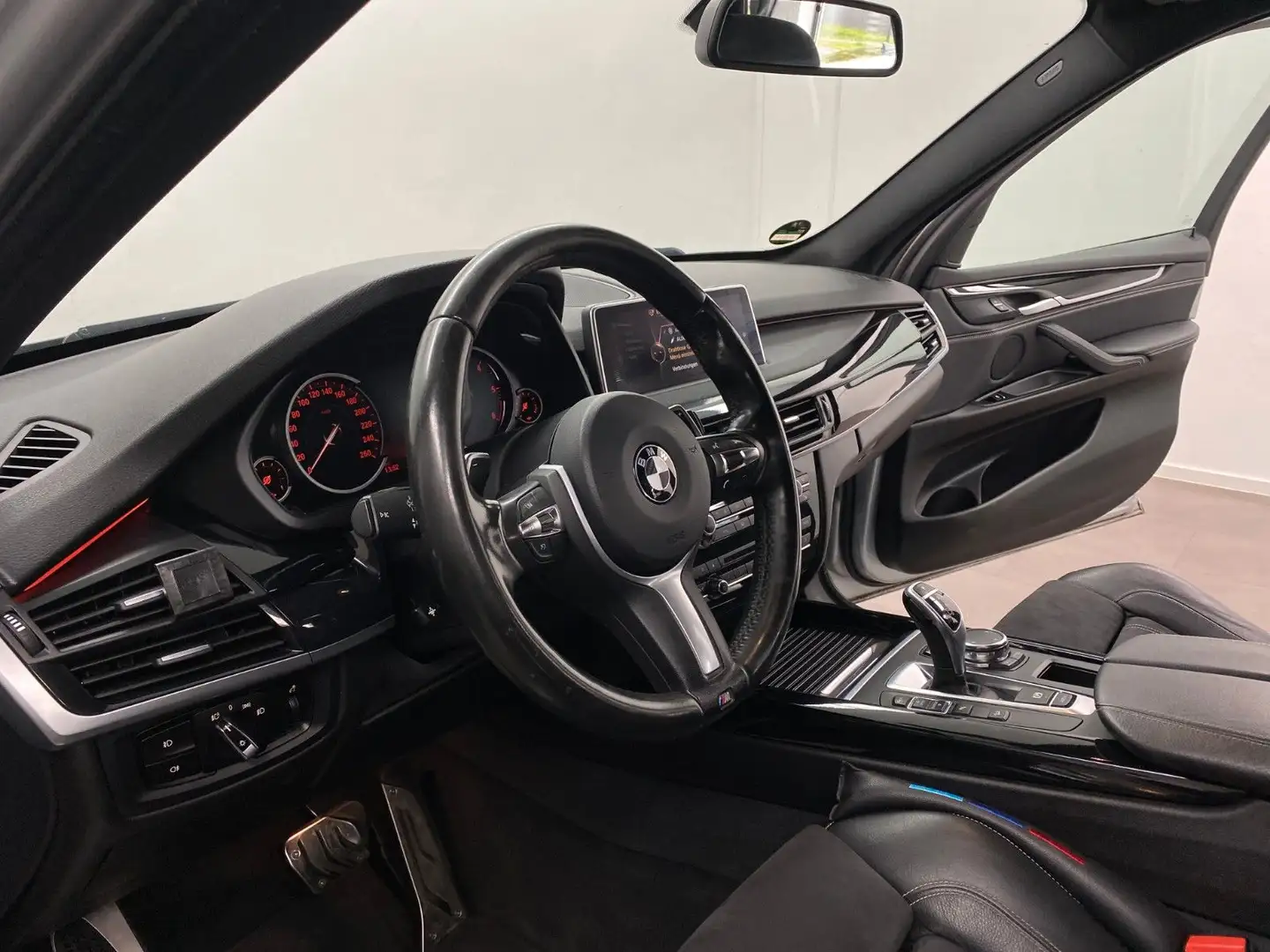 BMW X5 xDRIVE 40d M PAKET **TRAUMZUSTAND!** Silber - 2