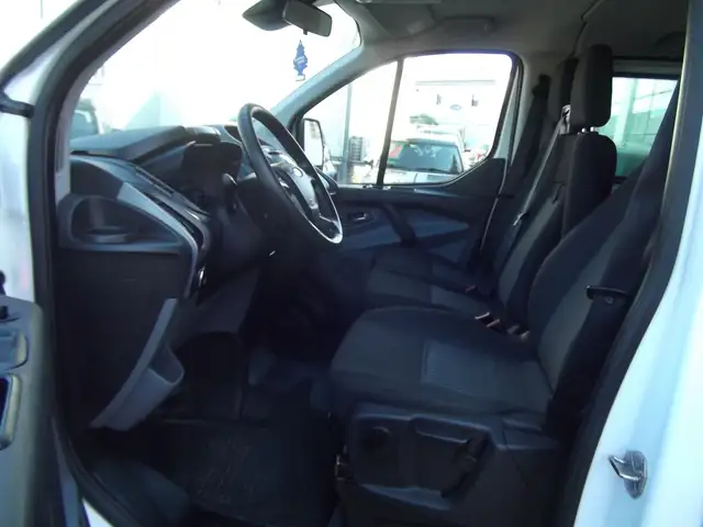 Ford Tourneo Custom view 15