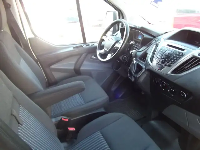 Ford Tourneo Custom view 19