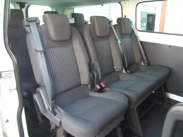 Ford Tourneo Custom view 12