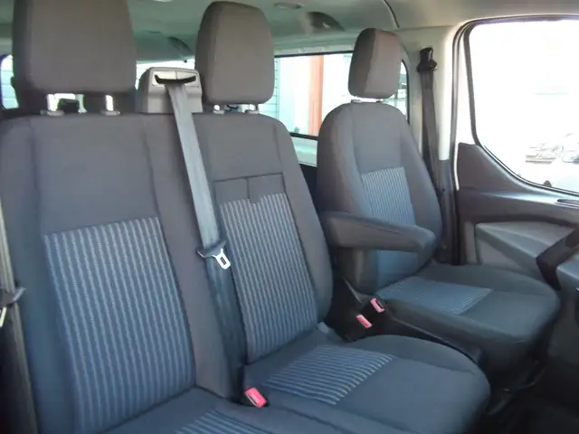 Ford Tourneo Custom view 13