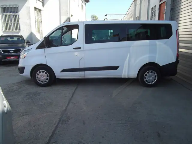 Ford Tourneo Custom view 4