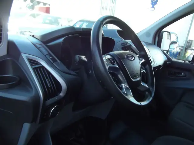 Ford Tourneo Custom view 16