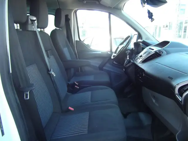 Ford Tourneo Custom view 20