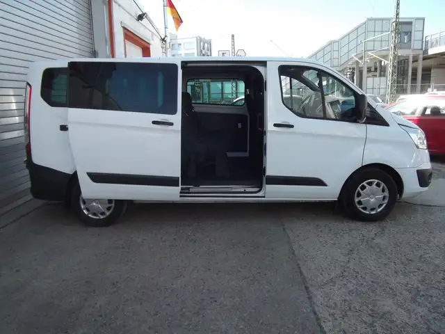 Ford Tourneo Custom view 6