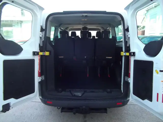 Ford Tourneo Custom view 10