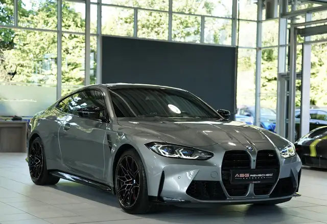 BMW M4 view 7
