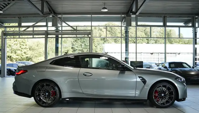 BMW M4 view 8