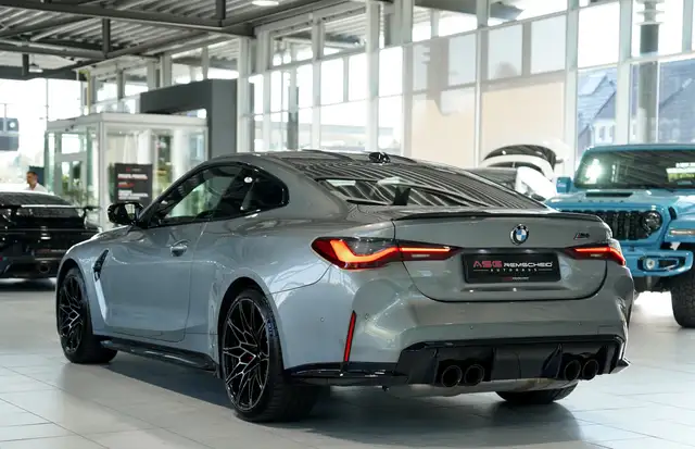 BMW M4 view 11