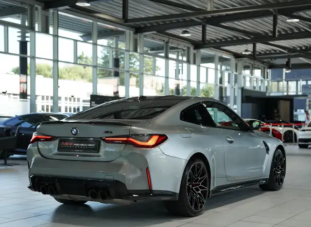 BMW M4 view 9
