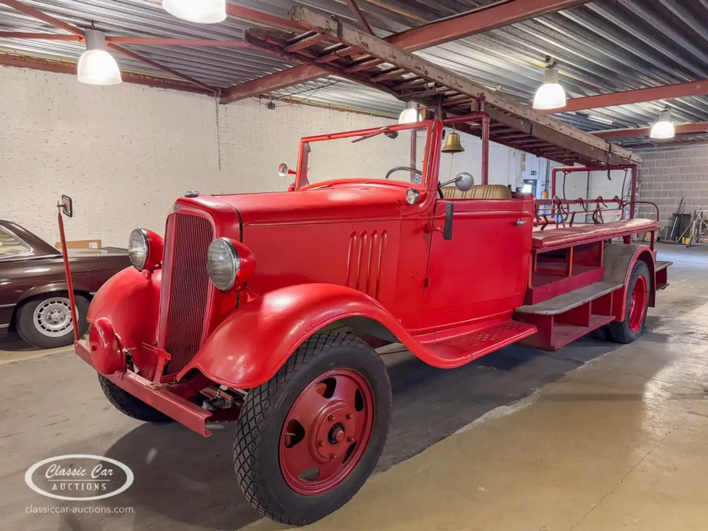 Chevrolet FIRE TRUCK   - ONLINE AUCTION crvena - 1