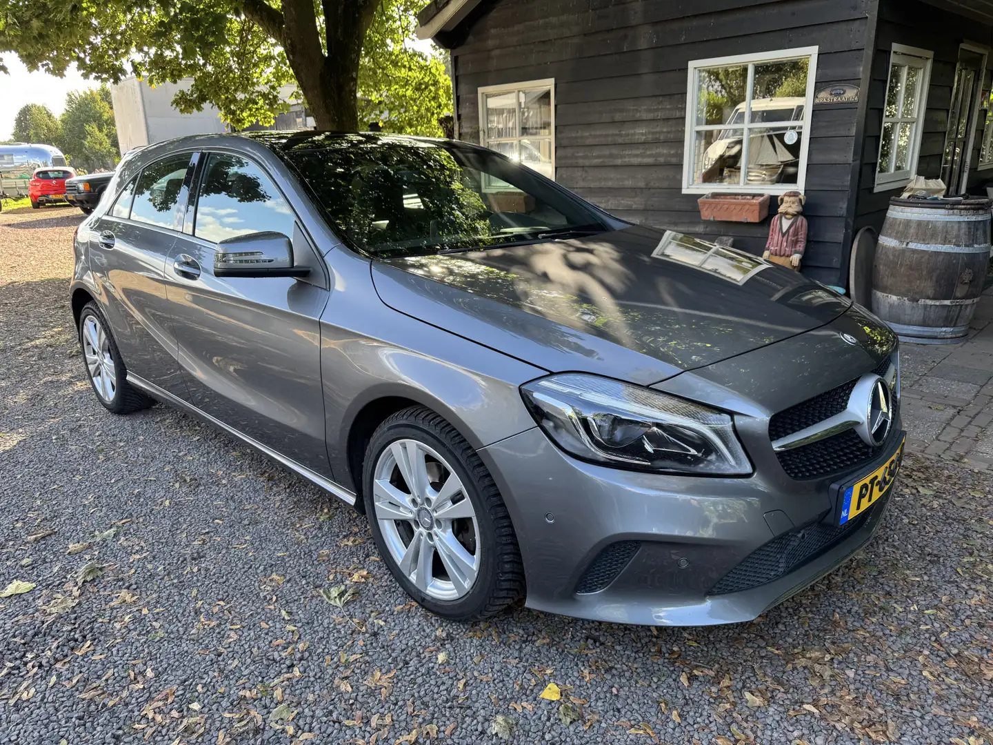 Mercedes-Benz A 180 AMG Night Edition Plus PANO|CAMERA Grau - 1