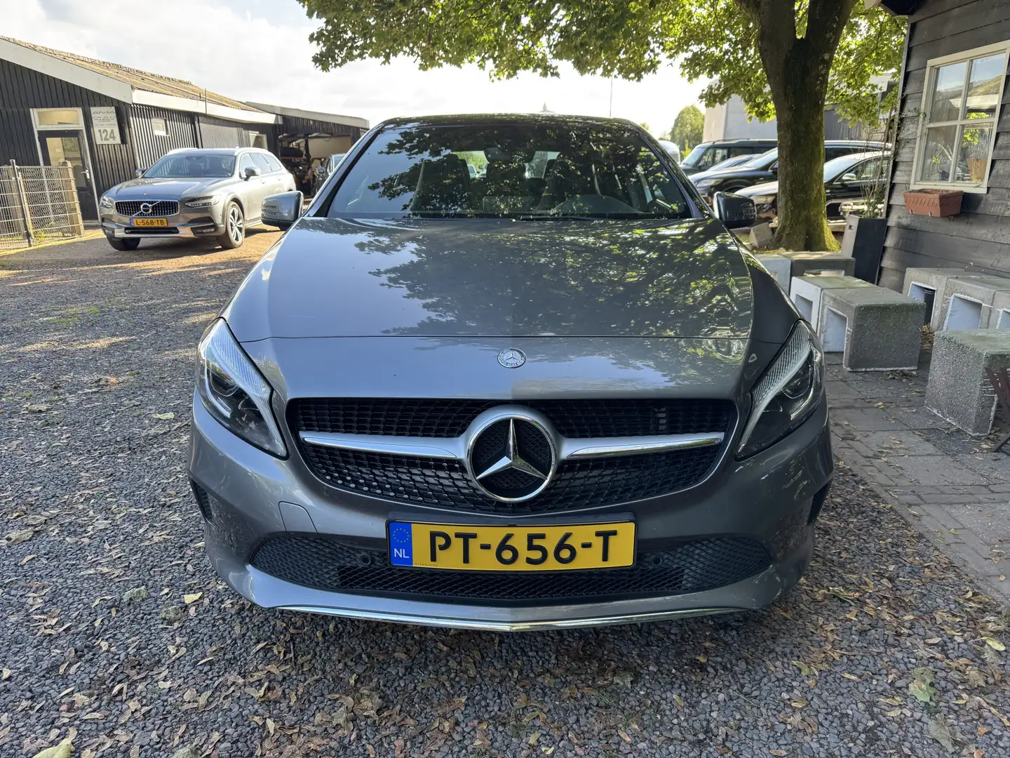 Mercedes-Benz A 180 AMG Night Edition Plus PANO|CAMERA Grau - 2