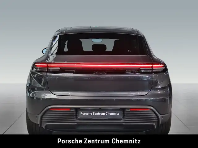 Porsche Macan view 5