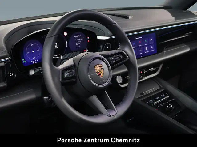 Porsche Macan view 11