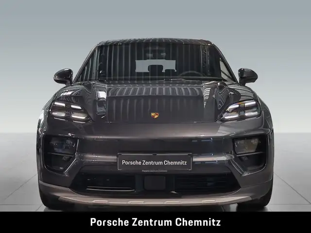 Porsche Macan view 4