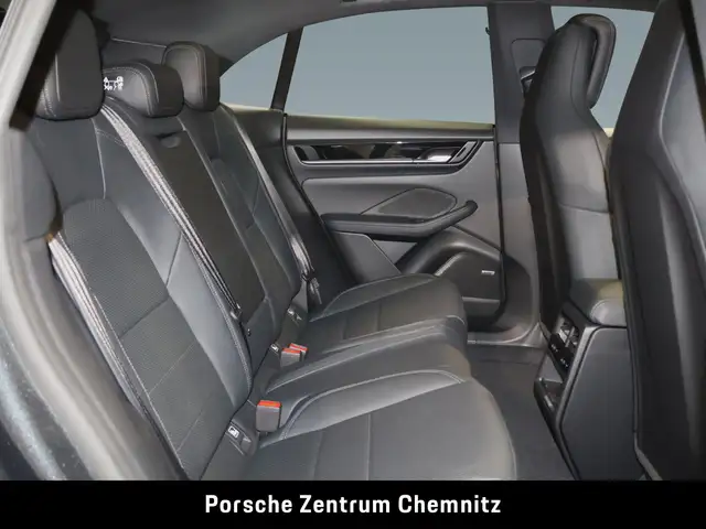 Porsche Macan view 8