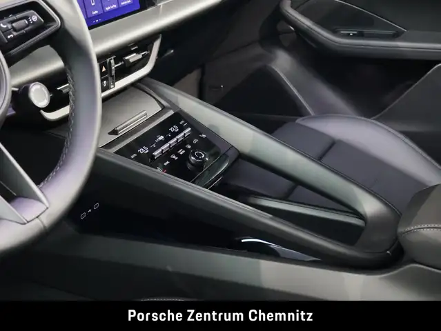Porsche Macan view 14