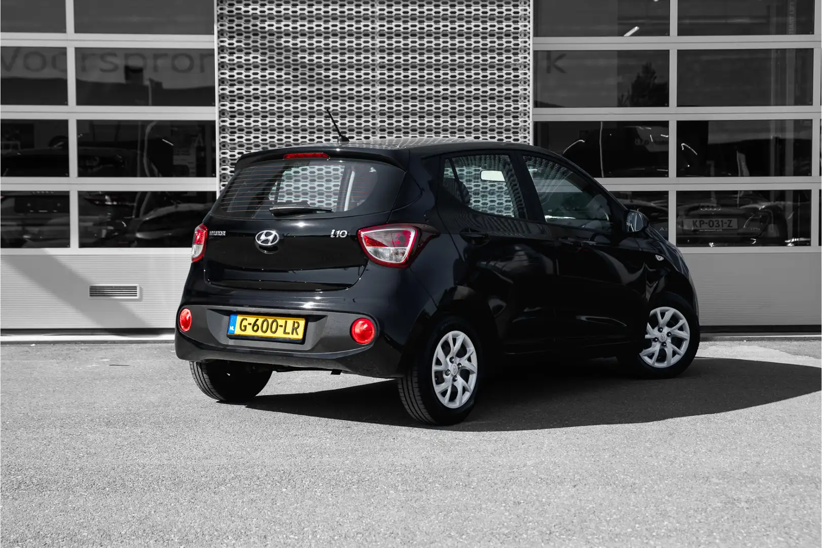 Hyundai i10 1.0i Comfort | Airconditioning | Cruise Control | Zwart - 2