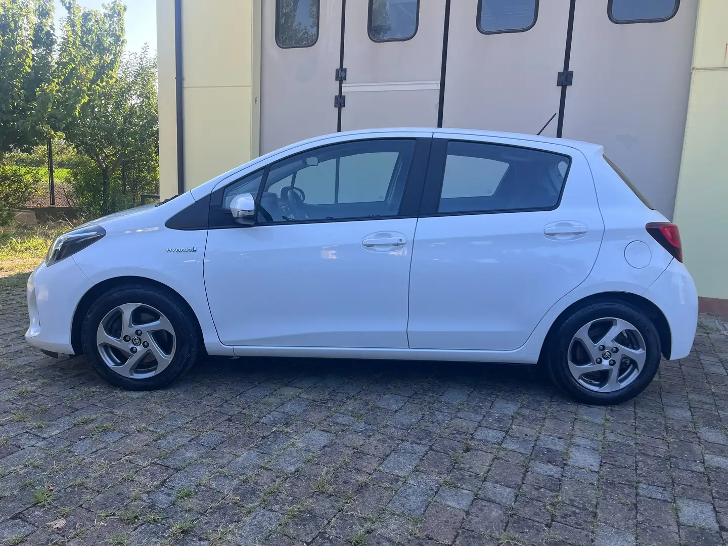 Toyota Yaris Yaris III  5p 1.5h Active my16 Weiß - 2