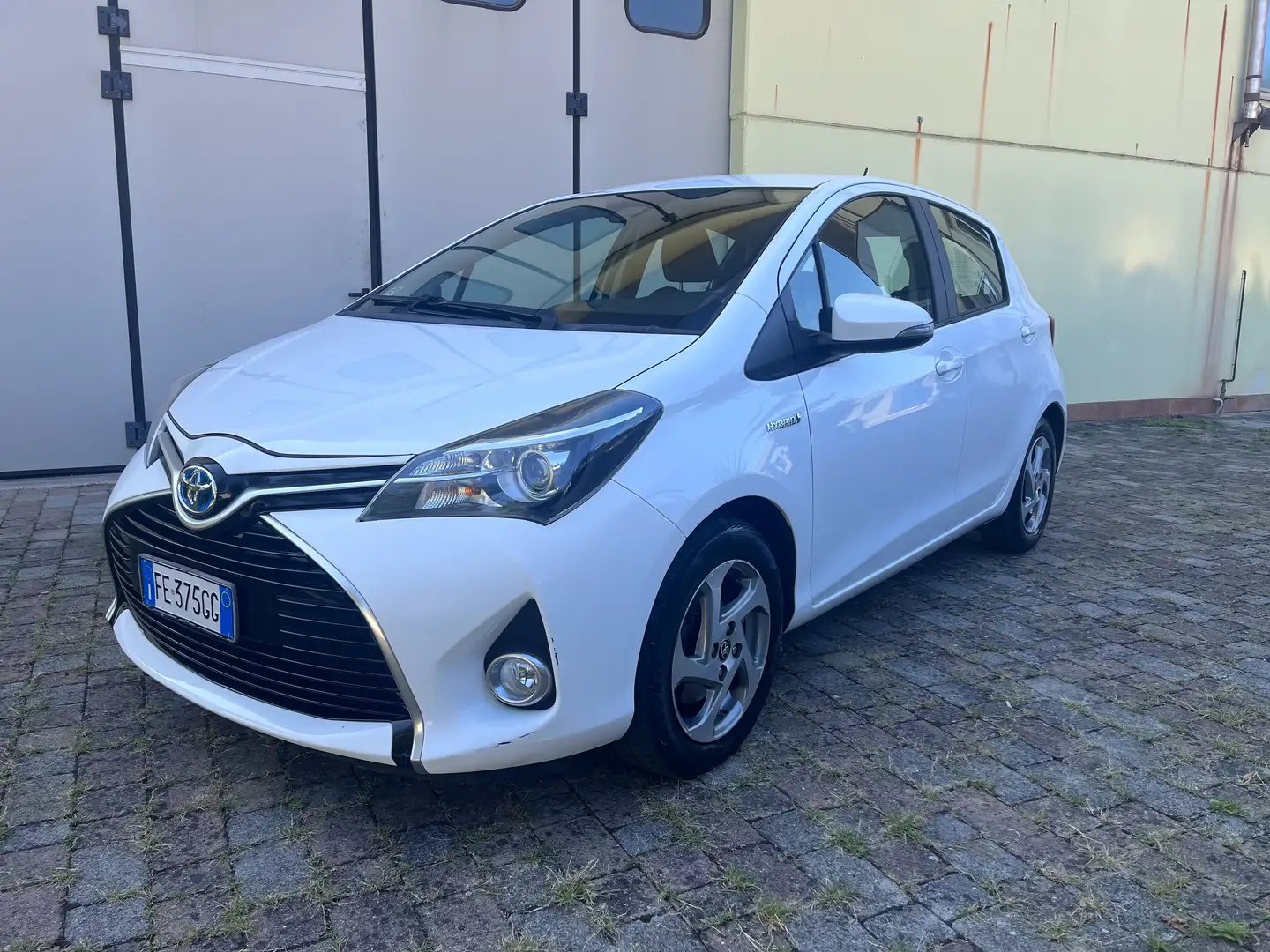 Toyota Yaris Yaris III  5p 1.5h Active my16 Weiß - 1